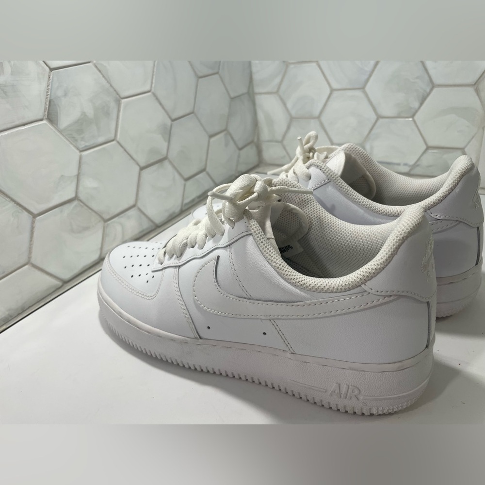 Nike Air Force 1 Low Sneakers Size 10 White Woman's DD8959-100 Great Shape - Picture 4 of 16